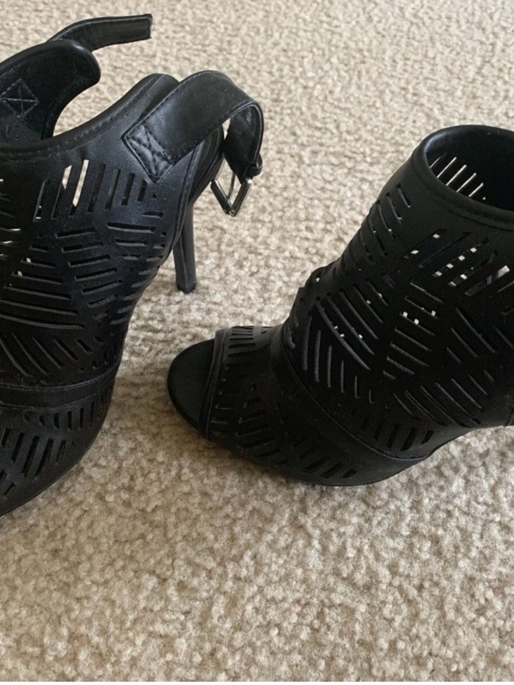 GORGEOUS LADIES Shoes Heel From the UK New Look Stunning Detail. Black US 7